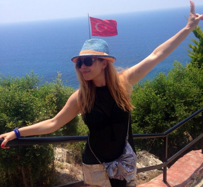 Певица Lilu провела конкурс по pole-dance на турецком побережье (фото)