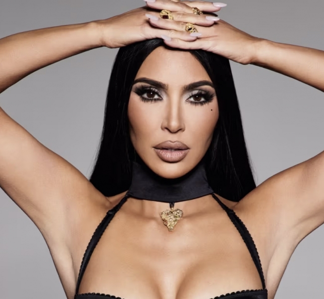 Skims і Veneda Carter об’єдналися для колекції стрейч-атласу: Kim Kardashian – героїня кампанії