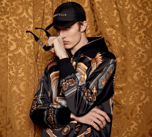 В компании Беллы Хадид: Лаки Блю Смит стал лицом мужской линии KITH x Versace