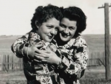 До слёз: Душещипательный документальный фильм о запретной любви двух женщин длинною в жизнь