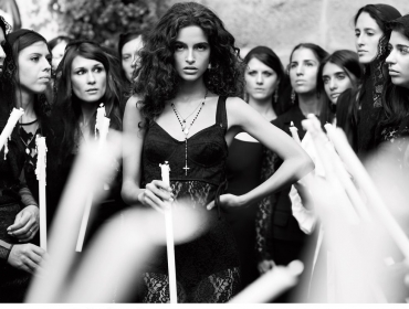 Dolce & Gabbana вывели Монику Беллуччи, Еву Герцигову, Карлу Бруни и других на улицы Италии