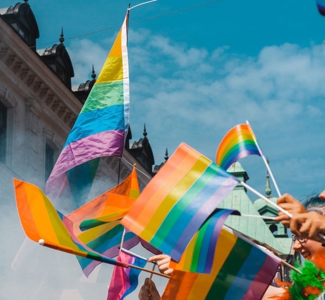 На небе и на земле: Однополые пары в Ирландии теперь могут венчаться в религиозных учреждениях
