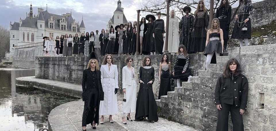 Ода средневековым королевам: Chanel представили новые сумочки Métiers d’Art 2020/2021