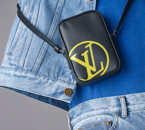 Louis Vuitton представил коллекцию мужских аксессуаров с необычным логотипом