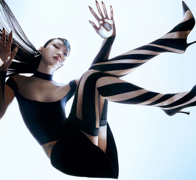 Mugler и Jimmy Choo создали сильную и драматичную коллаборация