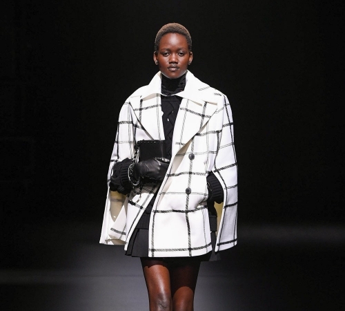 Черно-белые кадры Valentino на показе Fall/Winter 2021