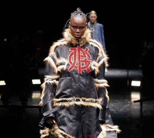 Кутюрный показ Jean Paul Gaultier от дизайнера Титосэ Абэ из sacai