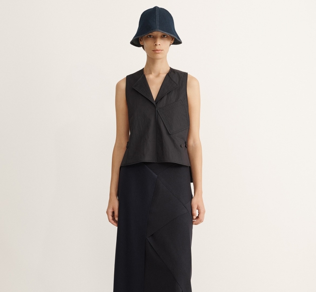 COS представляет устойчивую "архитектурную" коллекцию для SS20