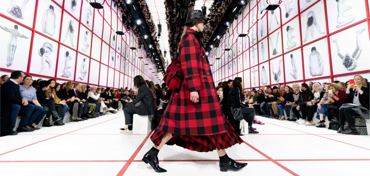 Dior посвятили феминистический показ Карлу Лагерфельду