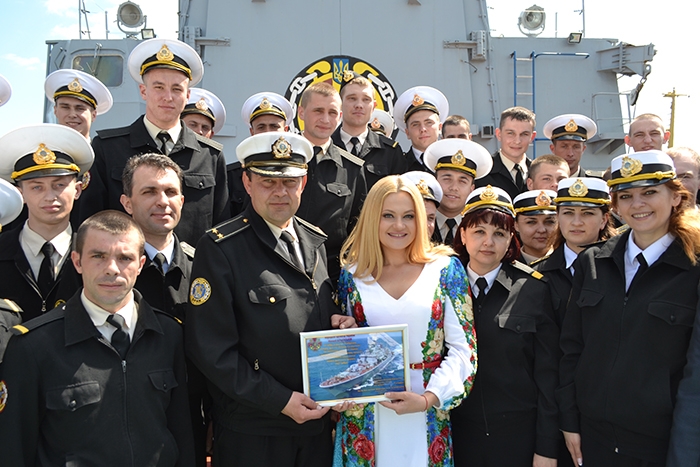 Наталия Бучинская дала благотворительный концерт на флагмане Военно-Морских Сил Украины фрегате