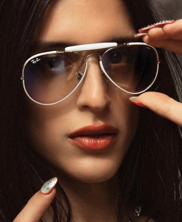 Хайповый транс-музыкант Arca представил коллаб с Ray-Ban