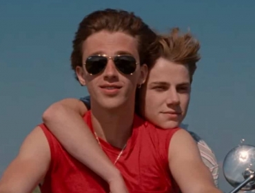 Запретные чувства: Первая любовь мальчиков-подростков в трейлере фильма «Лето 85-го»