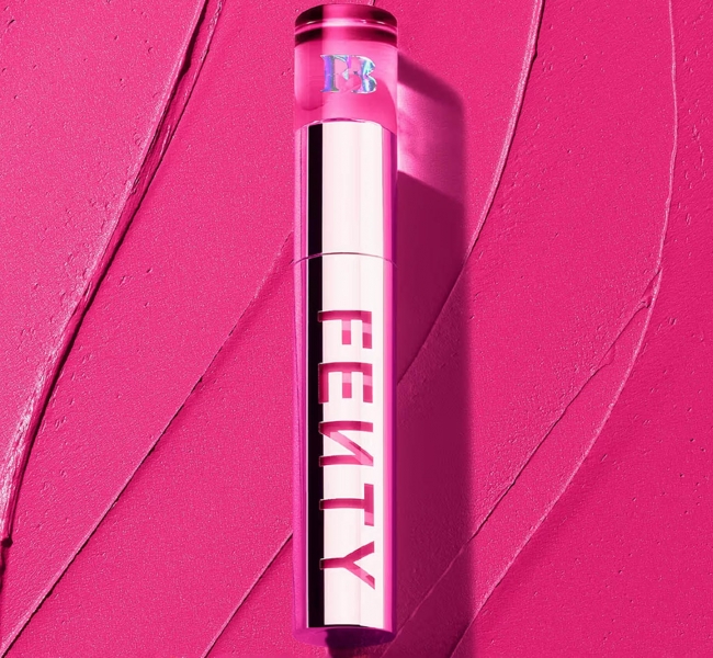 Fenty Beauty представляє обмежену серію яскраво-рожевого відтінку для своєї лінії рідких губних помад «ICON VELVET»