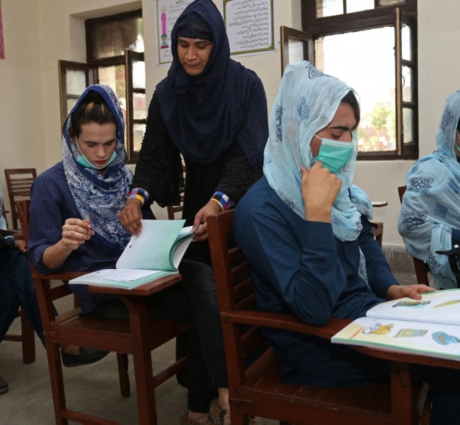 Смелое решение: В Пакистане открыли государственную школу для трансгендерных студентов и учителей