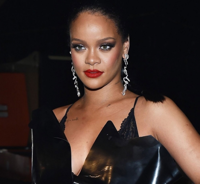 Рианна и LVMH заморозили бренд Fenty. Узнайте подробности