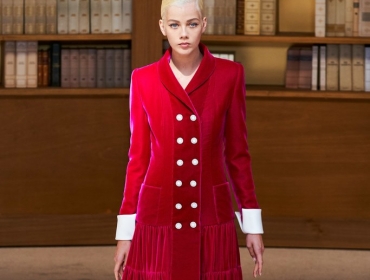 Твид, драпировки и тихая элегантность: Виржини Виар представила первую собственную кутюрную коллекцию Chanel