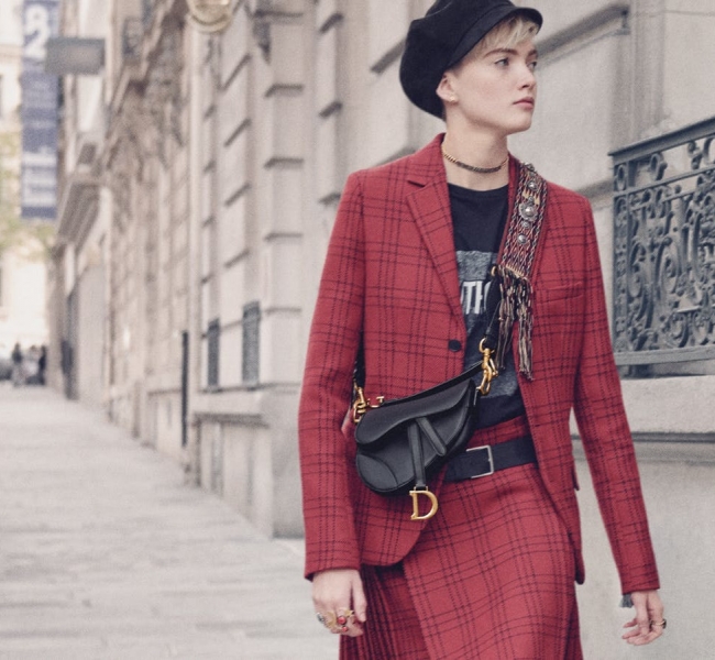 Круизная коллекция Dior представляет новые итерации культовых сумок Saddle Bag и Tote Book