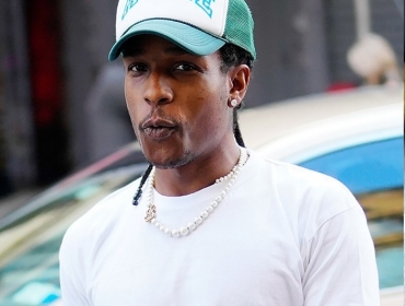 Первый взгляд: A$AP Rocky замечен в неизданной моделе слипонов из коллаборации с Vans