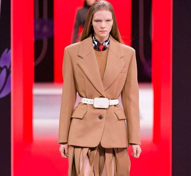 Многофункциональный гардероб современной женщины на показе Prada FW20