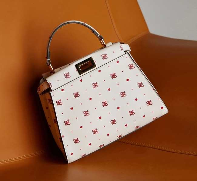 Fendi празднует китайский День святого Валентина с красной тематической капсулой