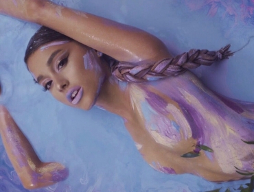 Ariana Grande представила новый трек "God is a woman"