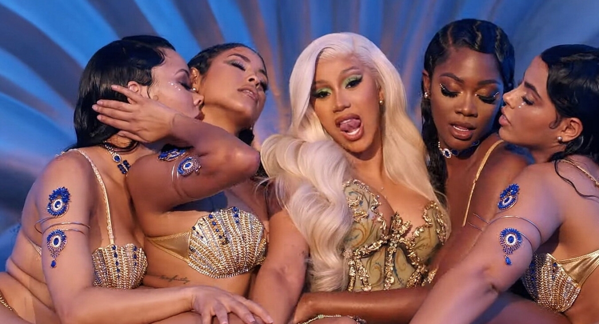 Украинка Таню Муиньо сняла клип рэп-королеве Cardi B. В нём хоронят 2020-й