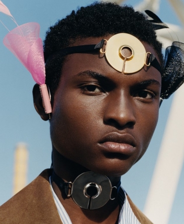 Влюбленным в Барселону: Бренд LOEWE и фотограф Тайлер Митчелл представляют уютно-футуристический кампейн