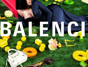 Красуется рядом с Лувром: Cardi B возглавляет последнюю кампанию Balenciaga